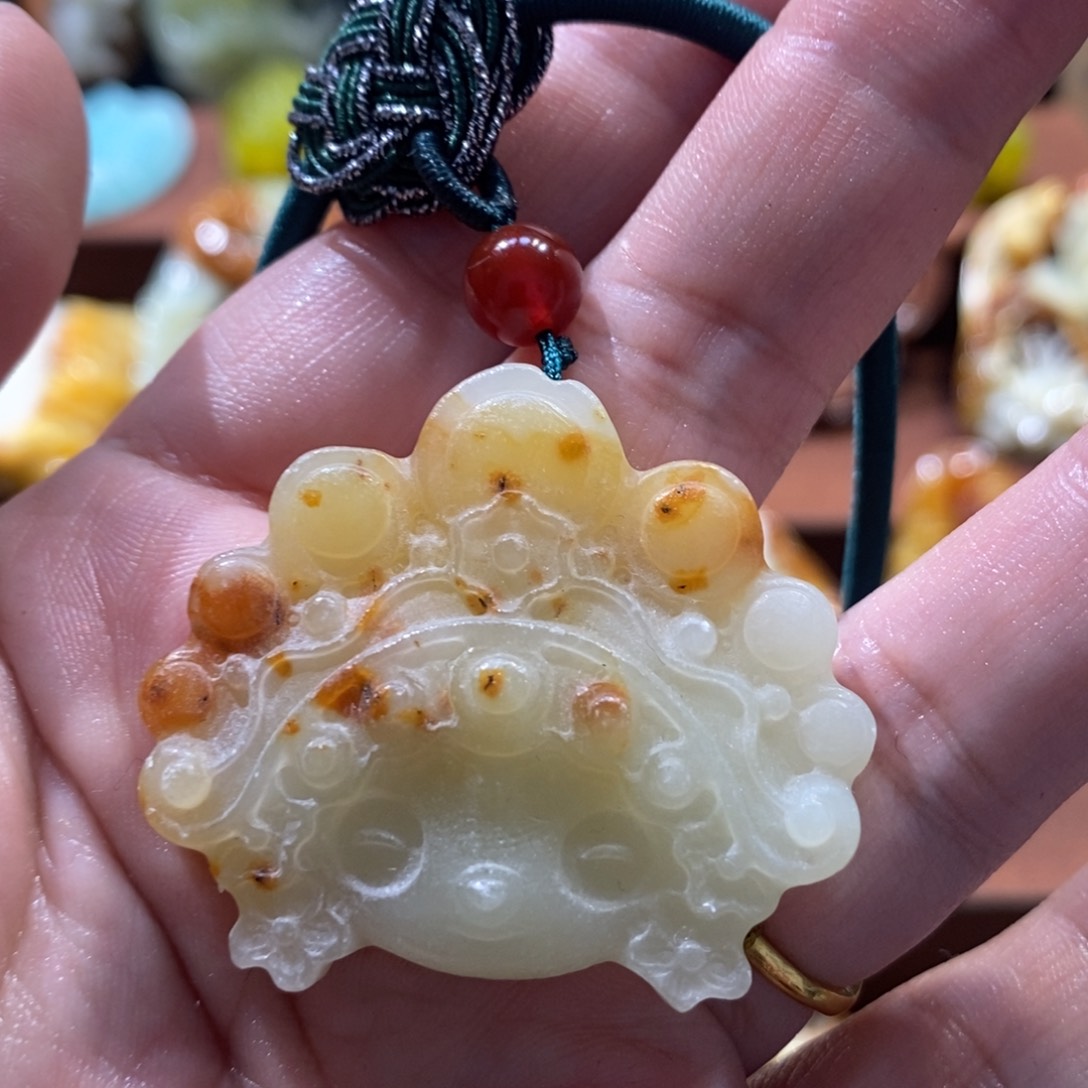 蛇纹石玉颈饰未镶嵌