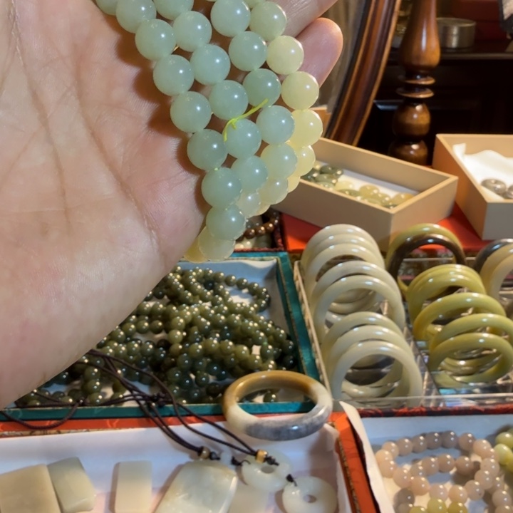 一***间和田玉（糖玉）未镶嵌颈饰