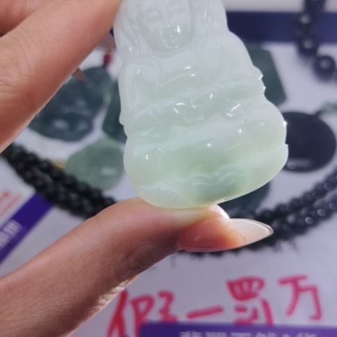 翡翠颈饰未镶嵌天然的A货翡翠