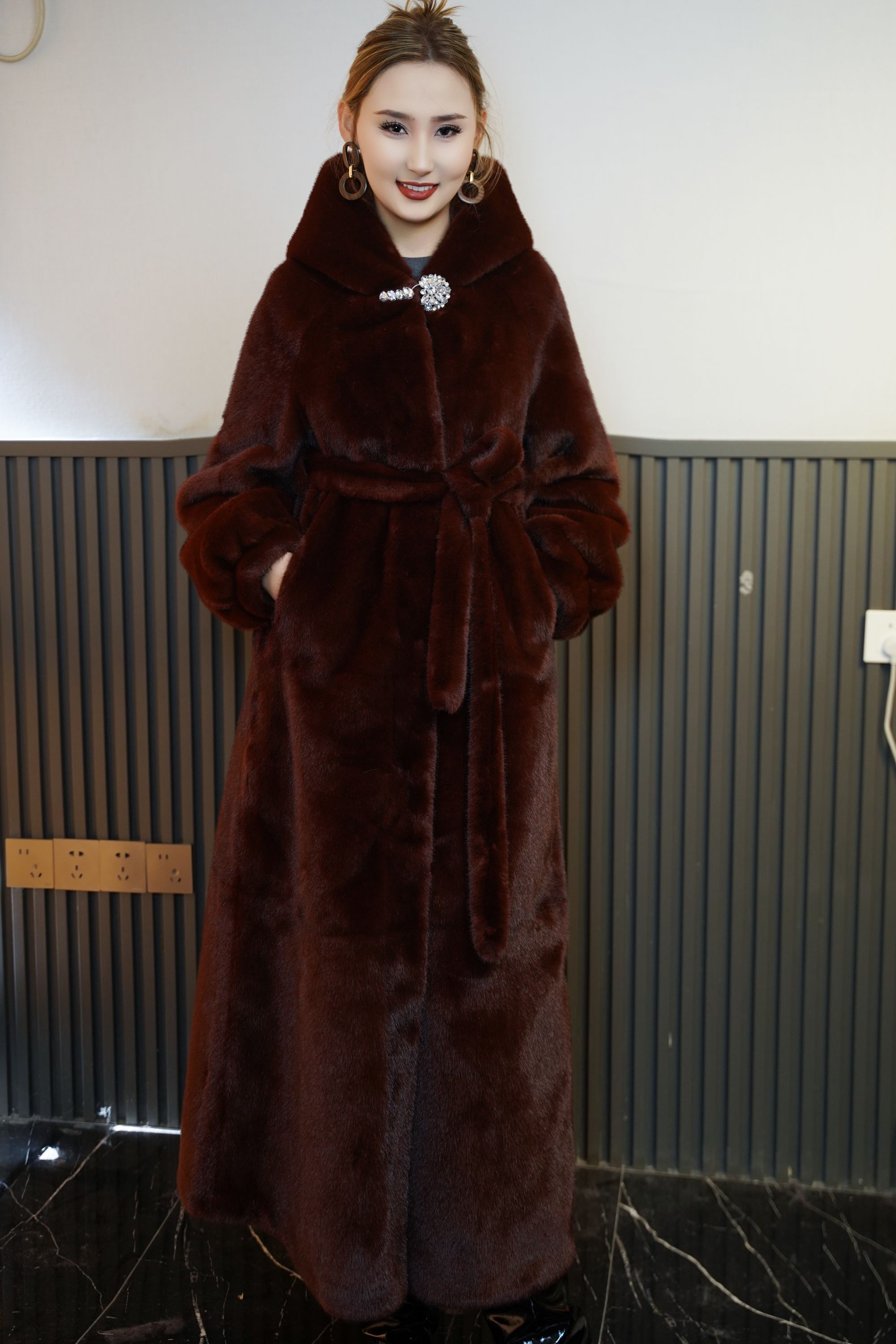 长款连帽长裙灯笼袖中老年女装冬季女装老年加绒时尚