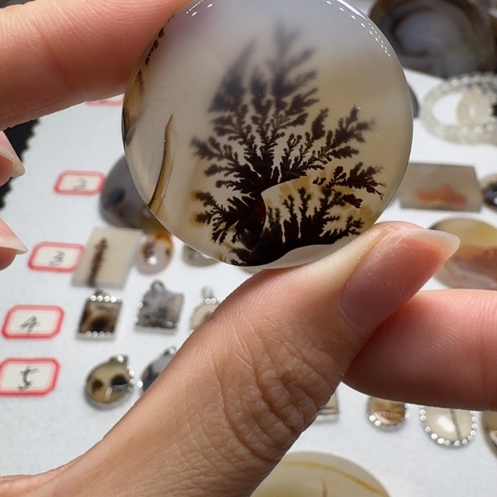 玛瑙/玉髓未镶嵌珠宝奇石