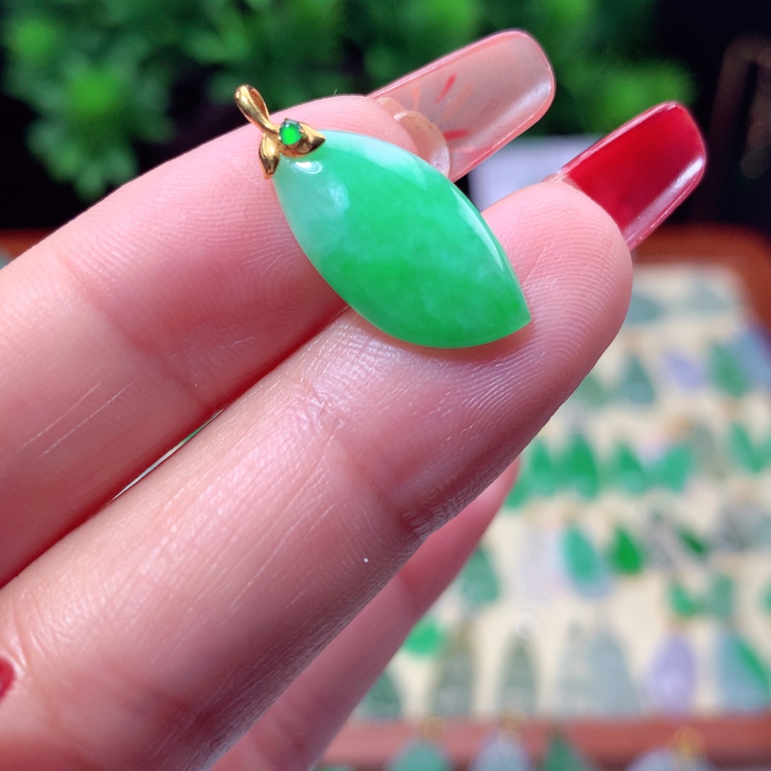 翡翠吊坠(不含链)18K金镶嵌