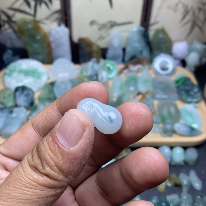 默***莎翡翠未镶嵌颈饰狐狸