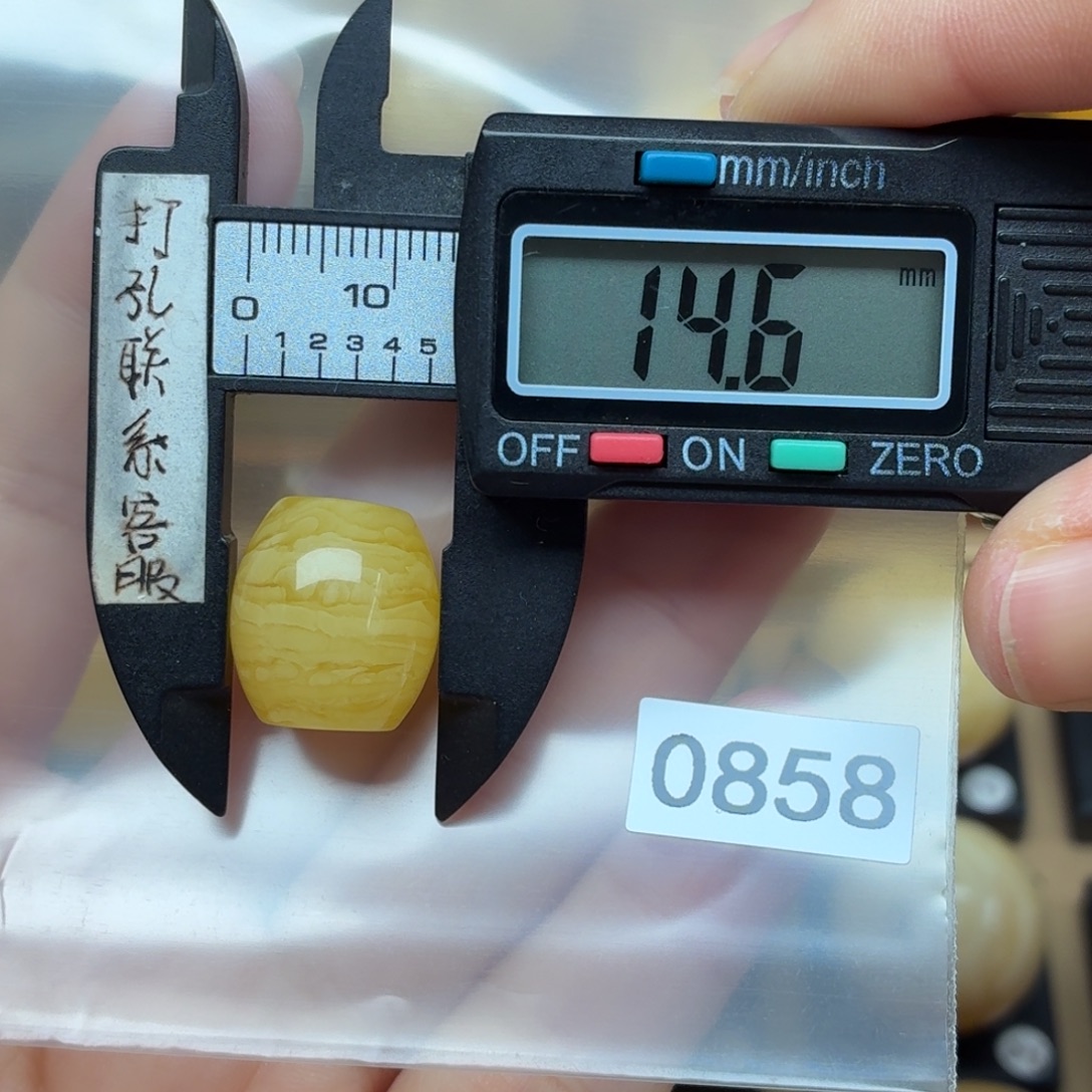 谁****琥珀未镶嵌裸石蜜蜡