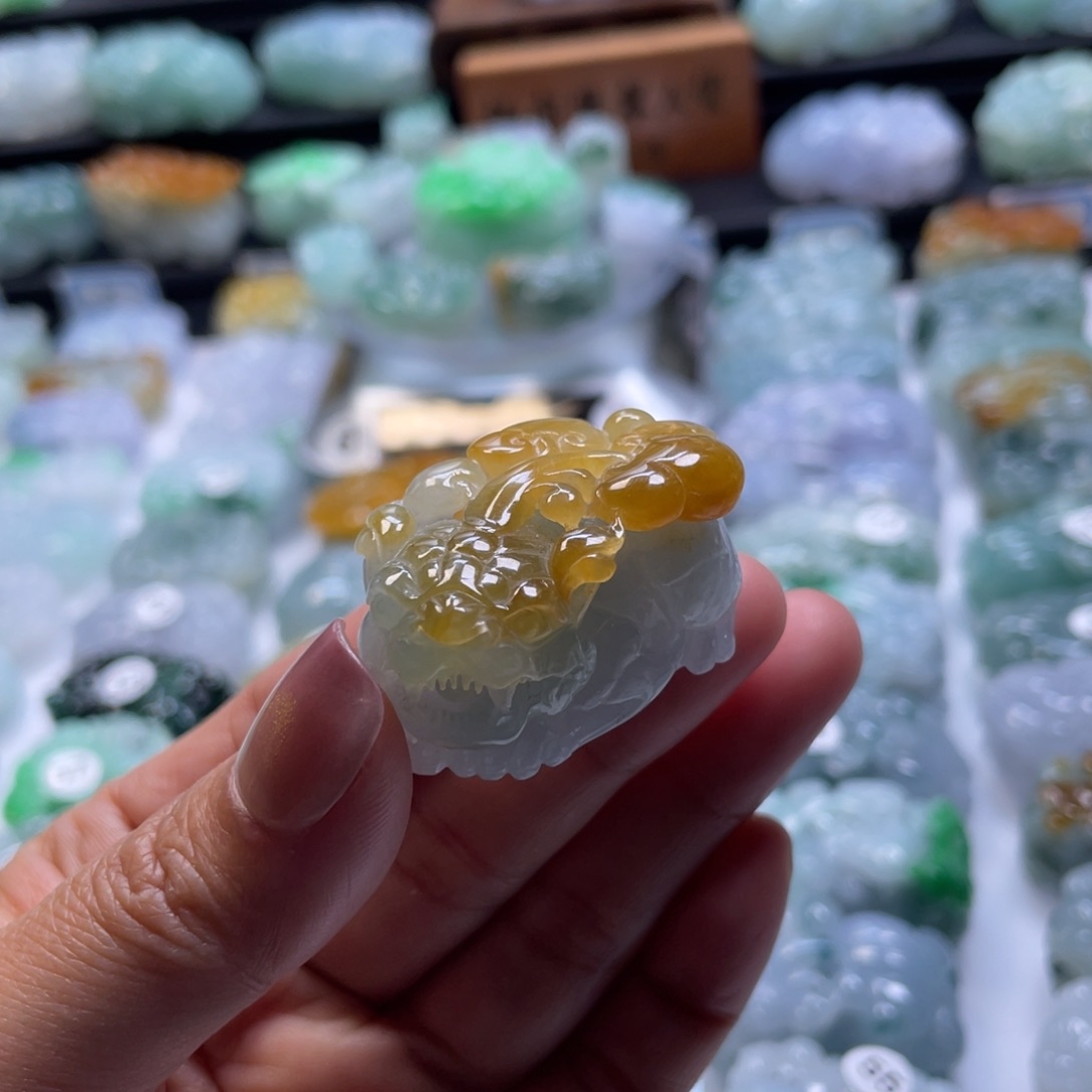 翡翠颈饰未镶嵌貔貅