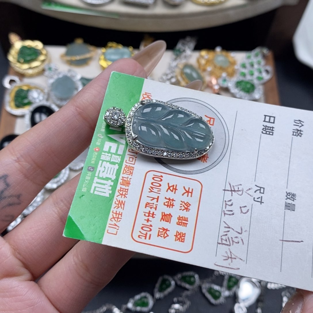 翡翠颈饰未镶嵌翡翠