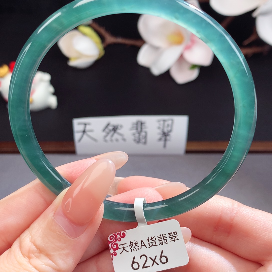 翡翠手镯（圆镯）未镶嵌