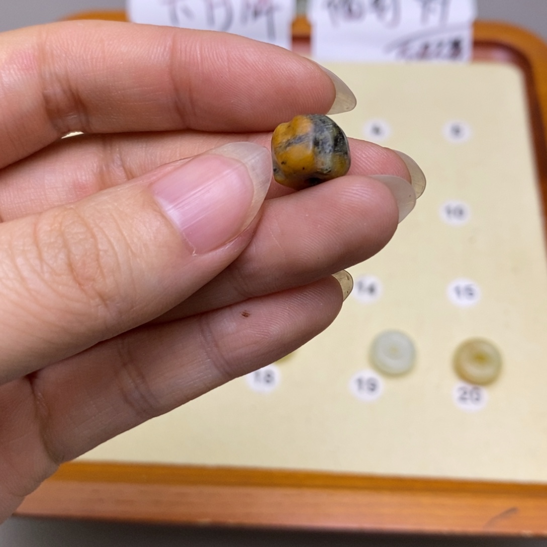 曼****蛇纹石玉未镶嵌配饰