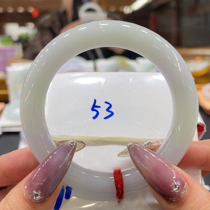 翡翠手镯未镶嵌翡翠