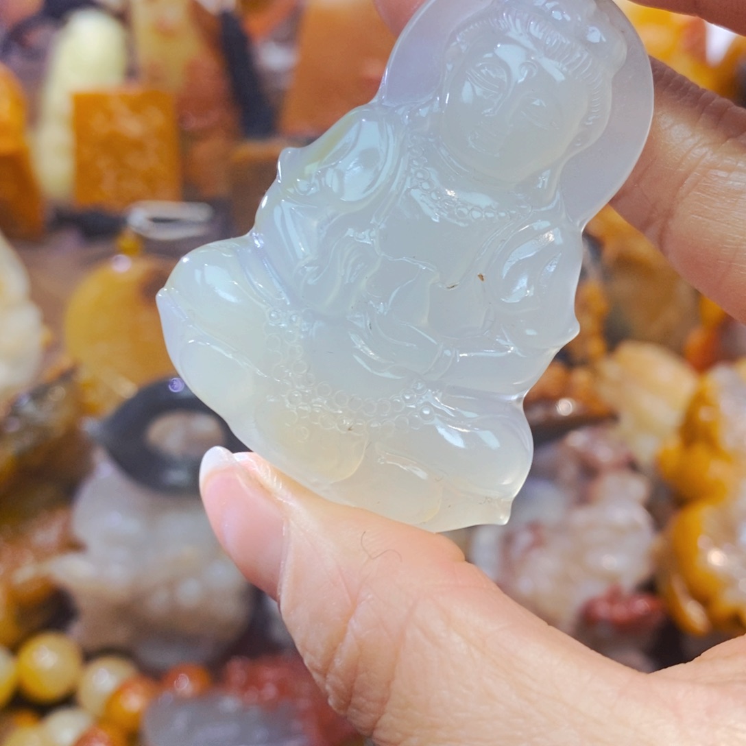 未镶嵌石英质玉（黄龙玉）颈饰