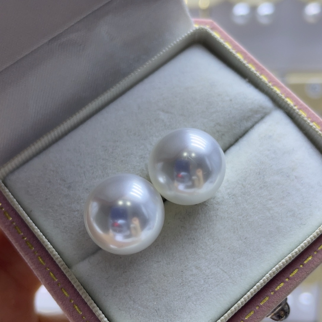 18K金镶嵌淡水珍珠耳饰