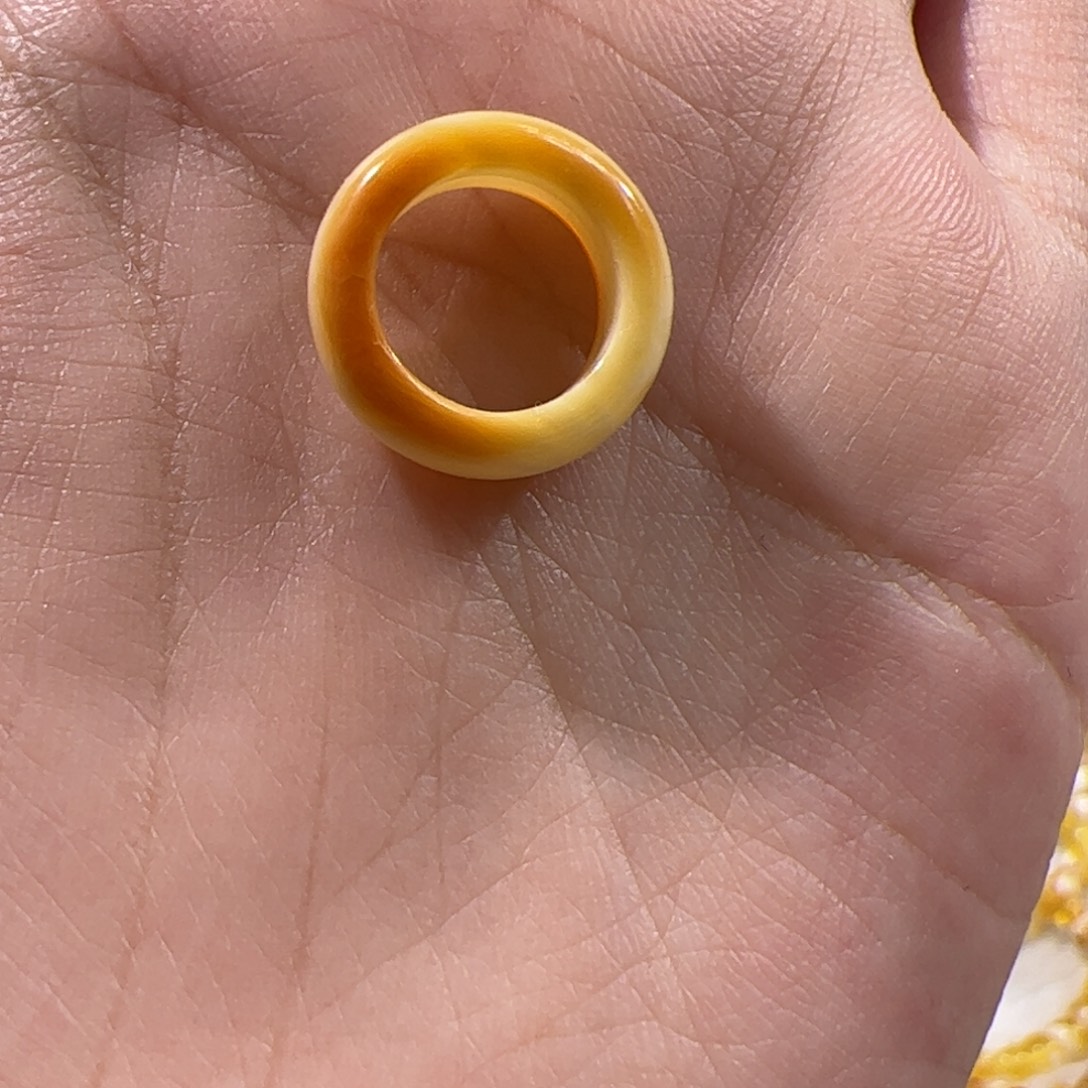 琥珀未镶嵌珠宝奇石浓蜡沁色跑环
