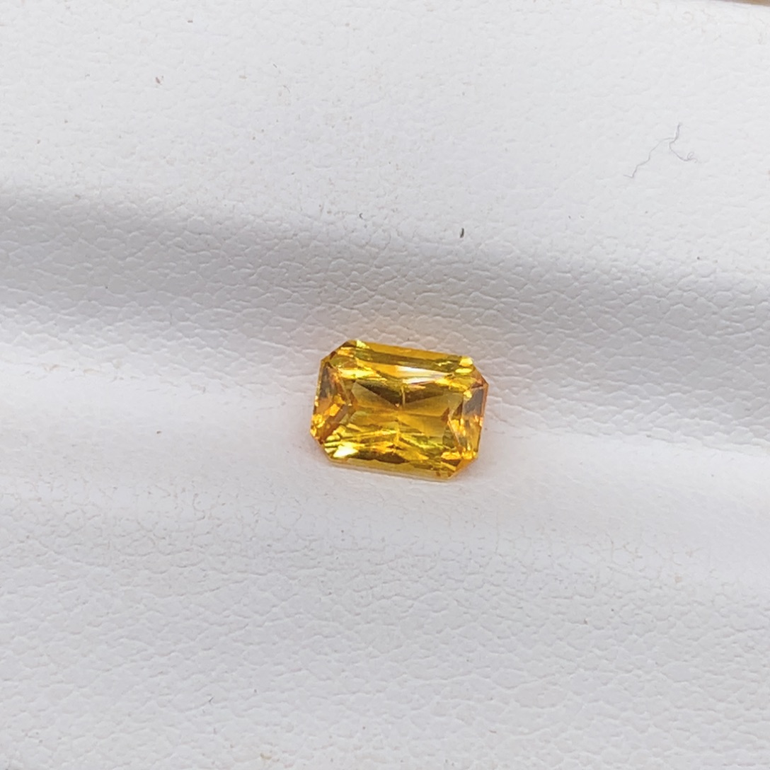 蓝宝石裸石5✖️6.6mm黄蓝宝