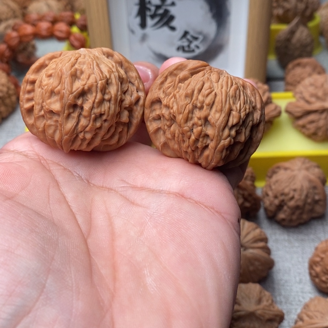 文玩核桃吊坠蝴蝶磨盘42