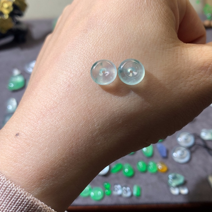 翡翠裸石冰飘蓝花扣子