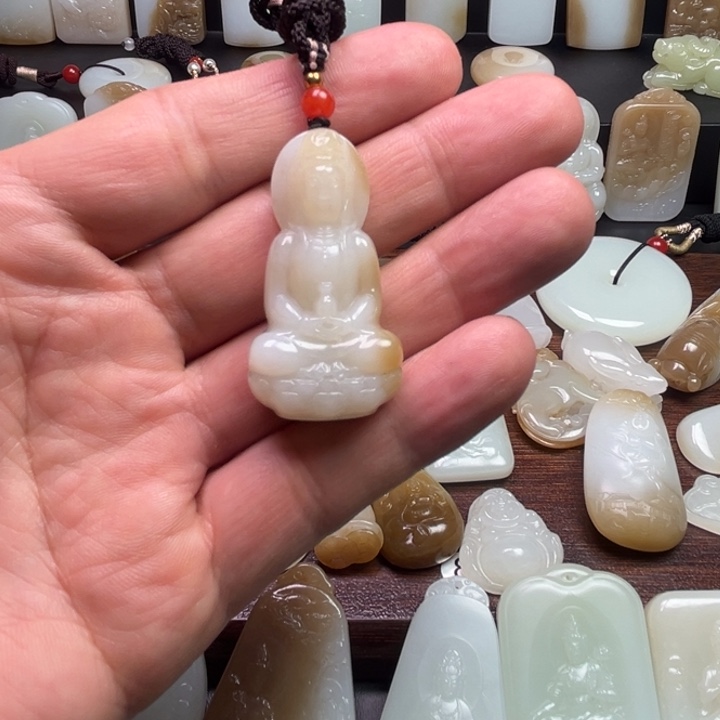 和田玉颈饰未镶嵌