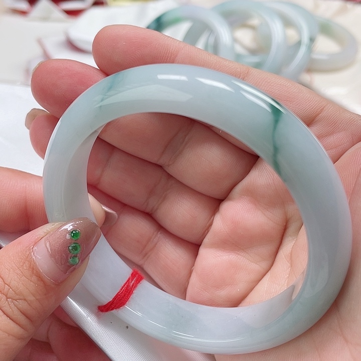 翡翠手镯（圆镯）未镶嵌缅甸翡翠手镯62圈