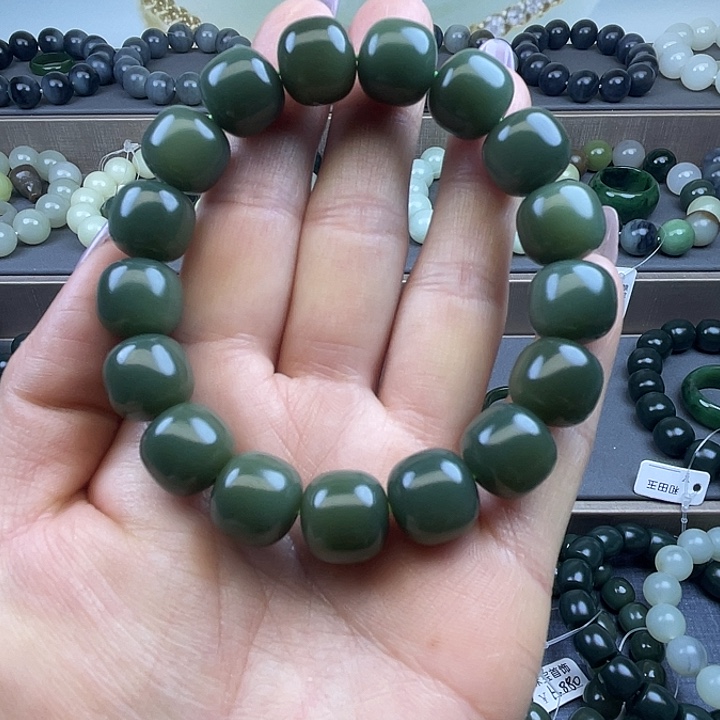 B***e和田玉未镶嵌手链