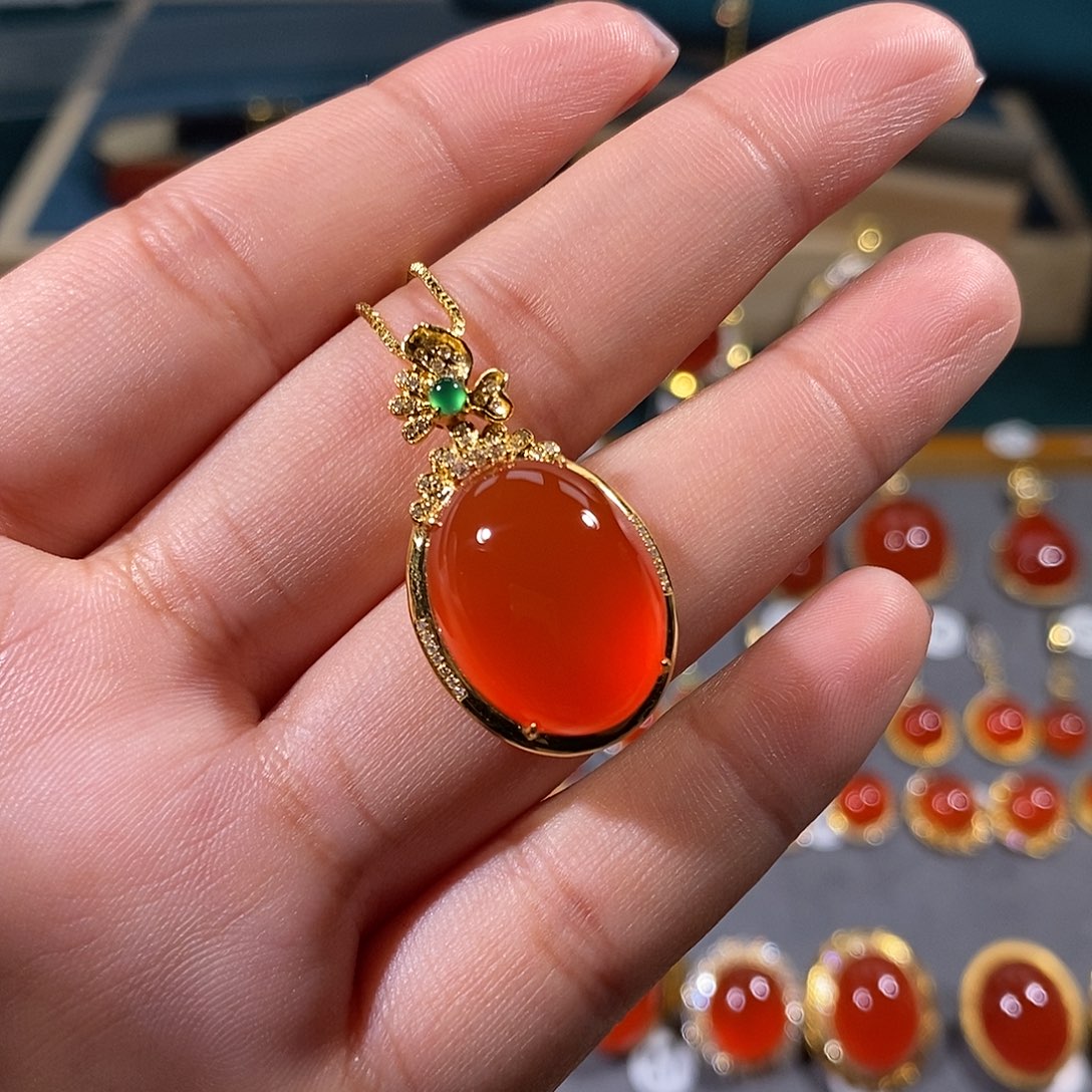 南红玛瑙颈饰18K金镶嵌