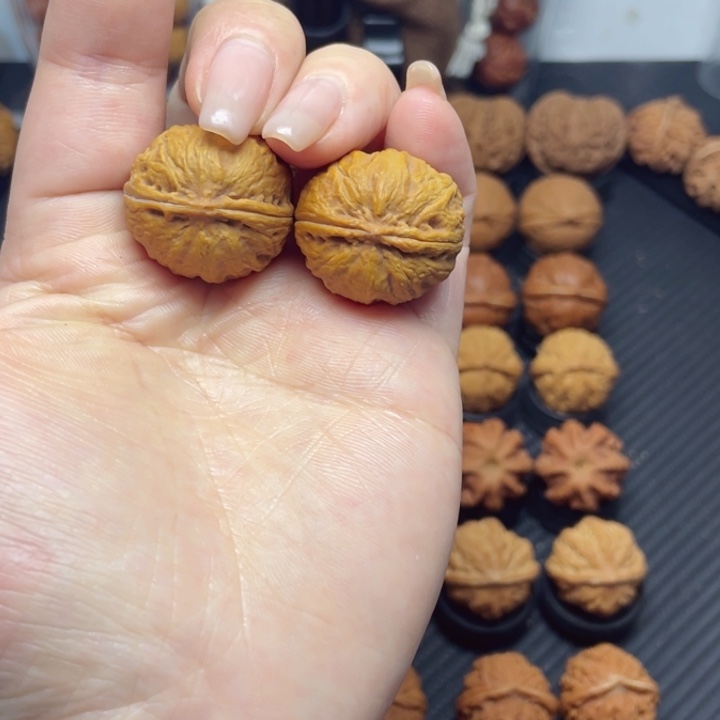 文玩核桃把件小鱼宝