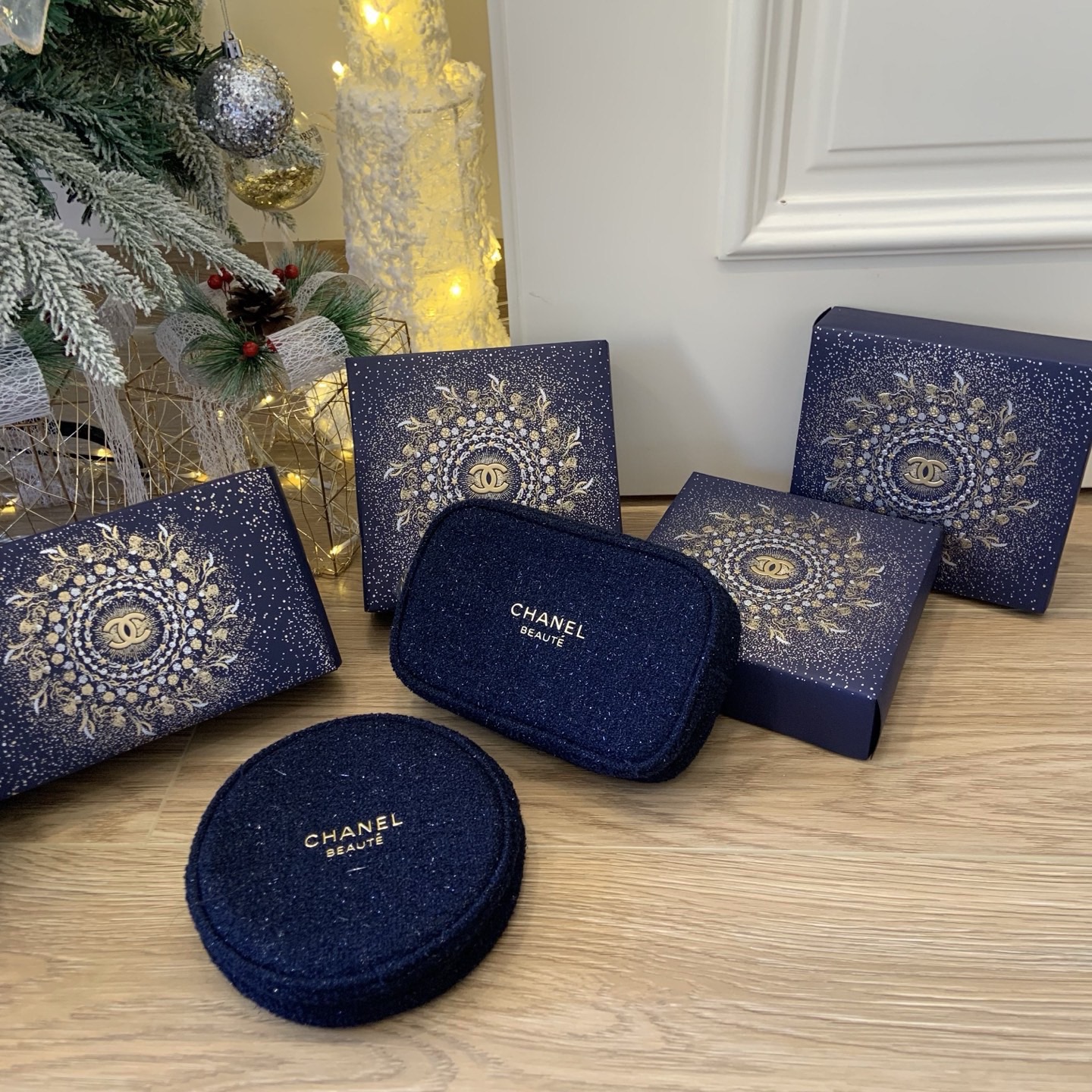 香奈儿【K316】圣诞限定藏蓝色圆饼方形手拿包化妆包礼盒收纳包