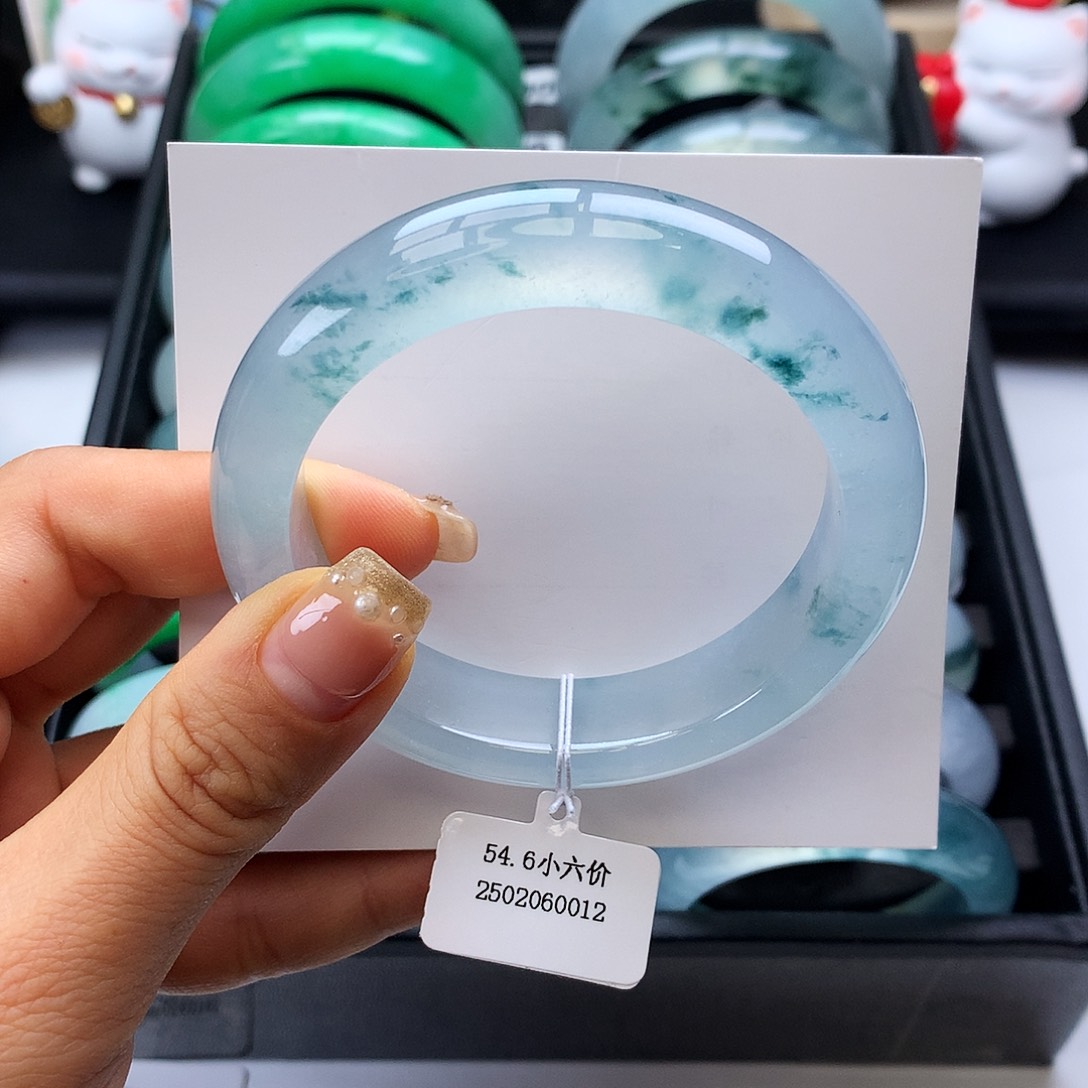 翡翠未镶嵌手镯55冰蓝飘花正圈泥鳅背