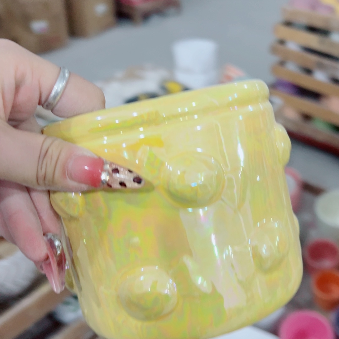 有孔，陶瓷花盆满10米包邮发货。微瑕介意慎拍