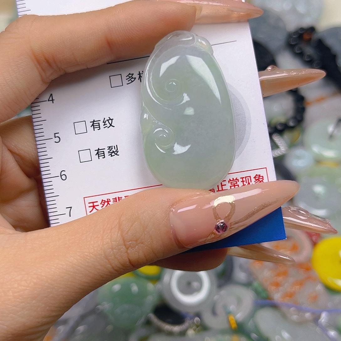 翡翠未镶嵌颈饰hhh