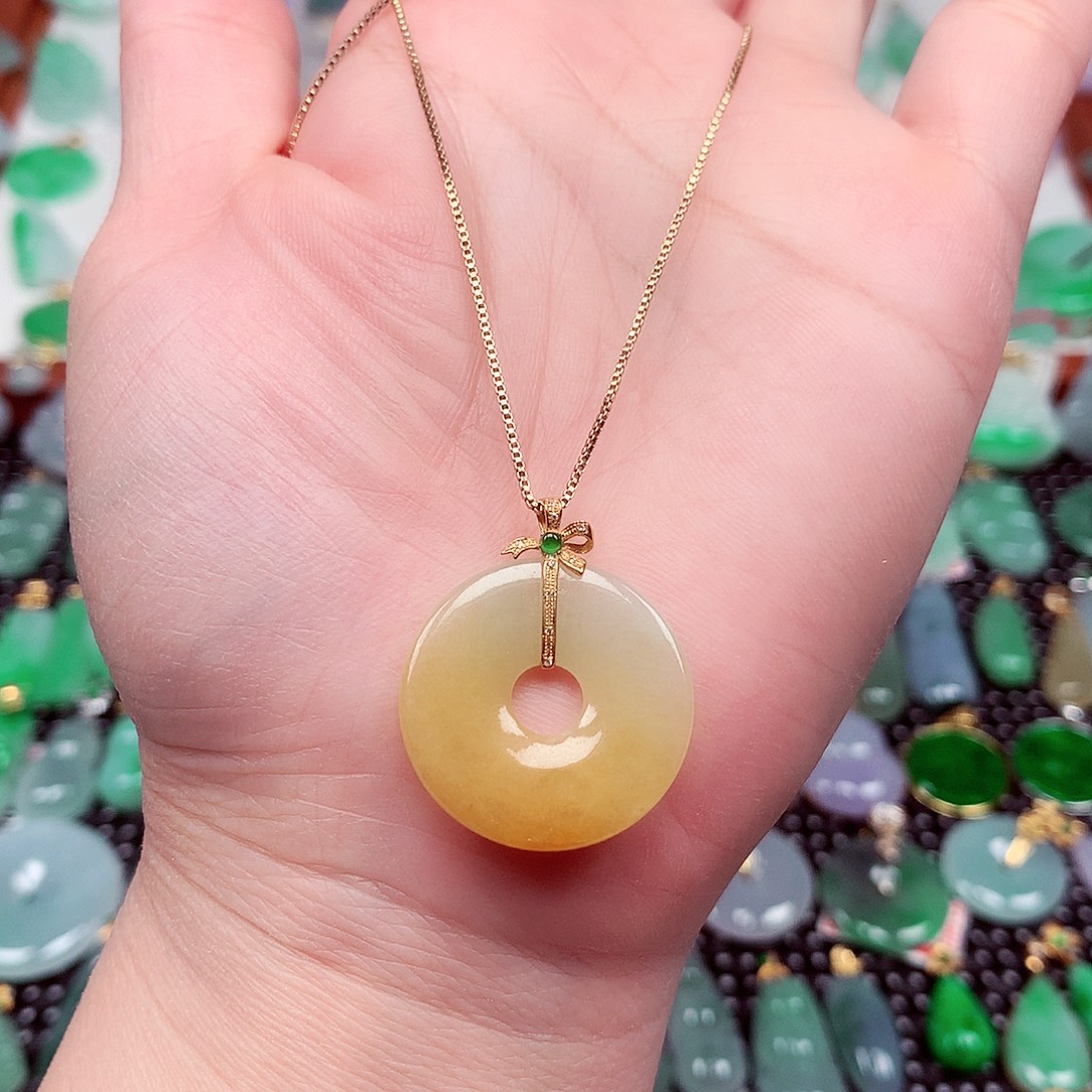 翡翠18K金镶嵌颈饰