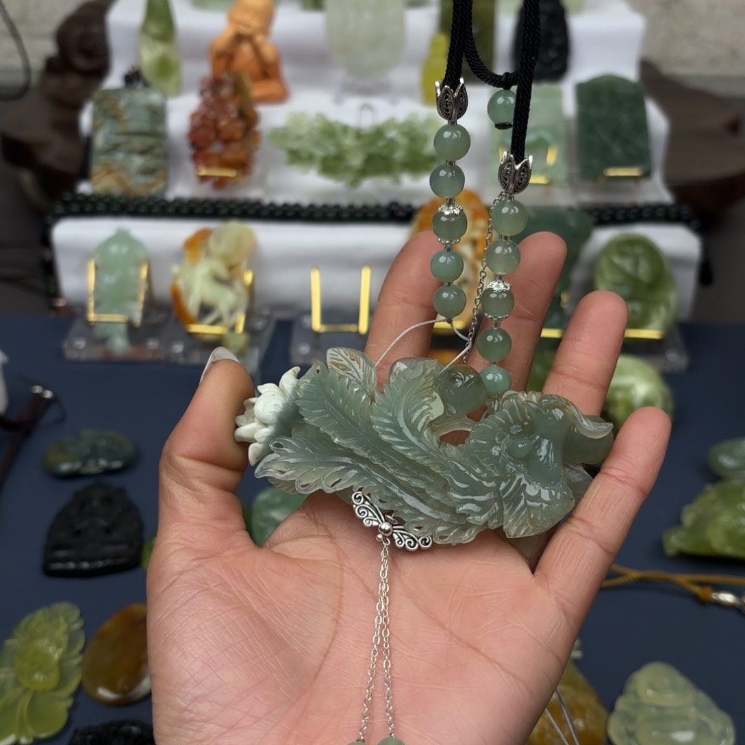 蛇纹石玉颈饰未镶嵌