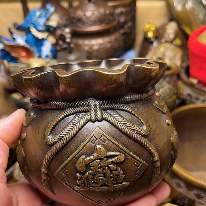 精美铜器批发档口