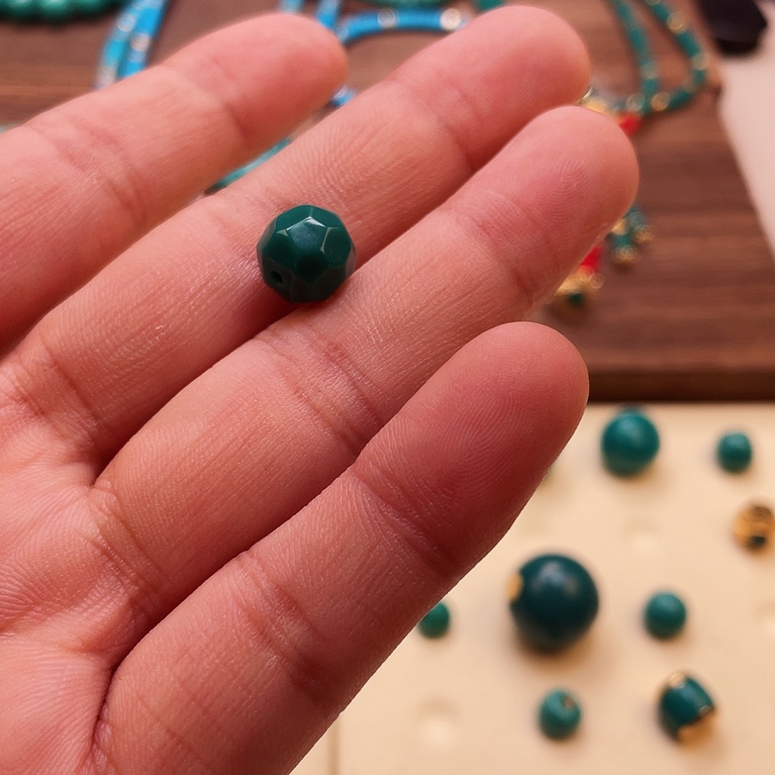 绿松石颈饰未镶嵌