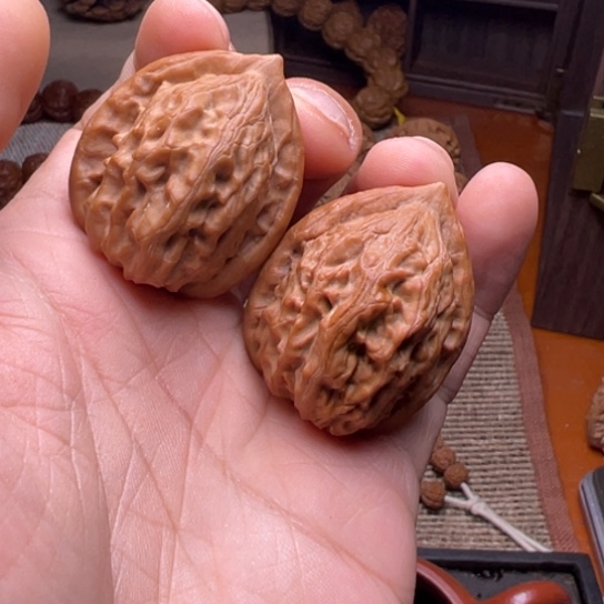 文玩核桃吊坠小*原桩老树大红袍