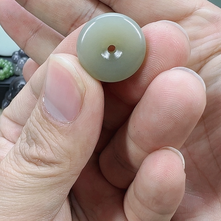 和田玉吊坠未镶嵌