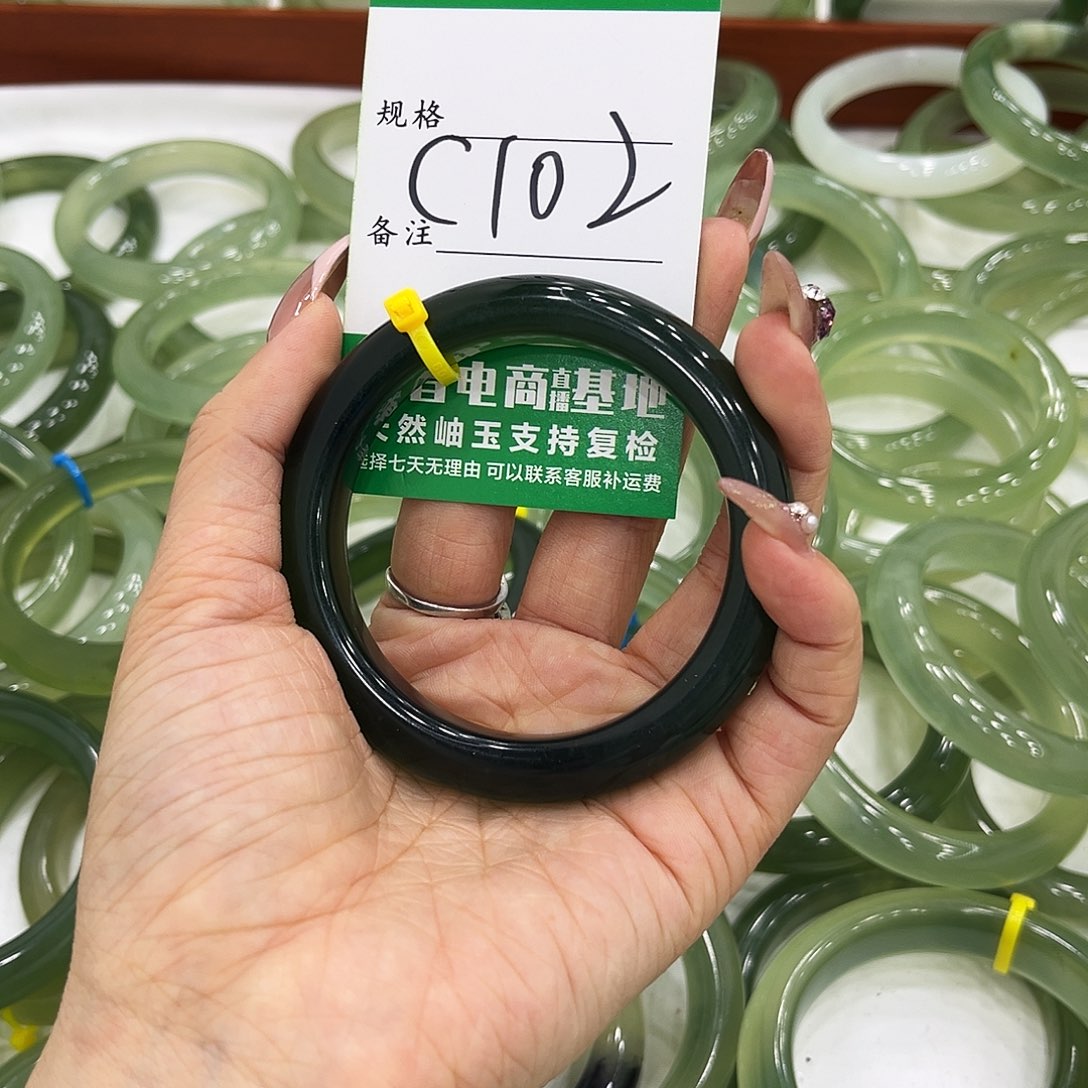 自***心蛇纹石玉未镶嵌手镯