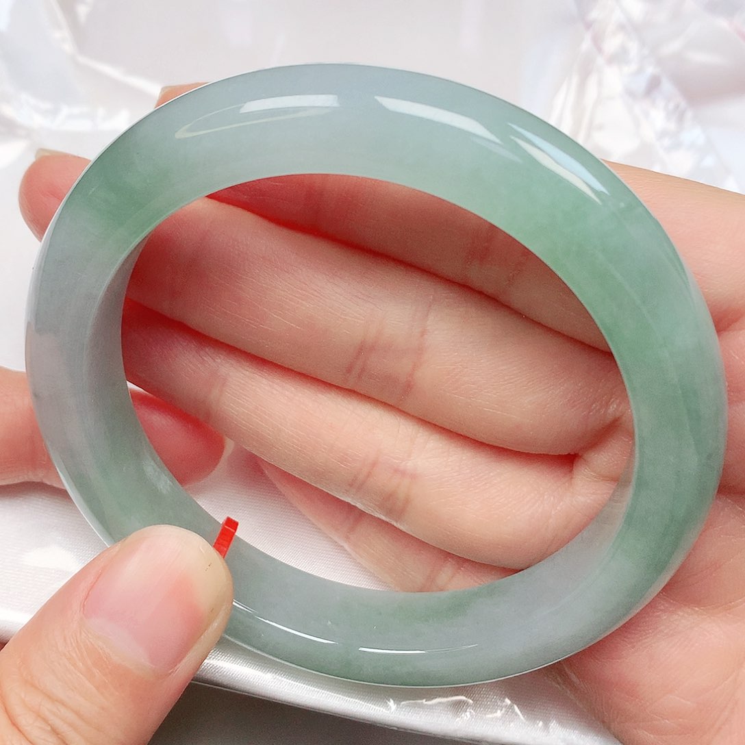 翡翠手镯未镶嵌抖音566