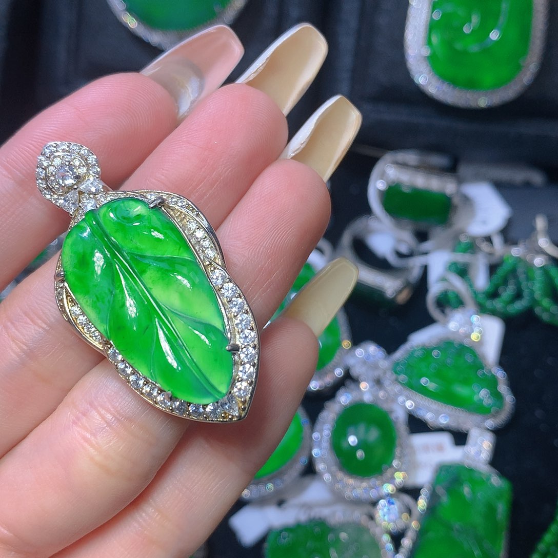 翡翠颈饰银S925镶嵌翡翠