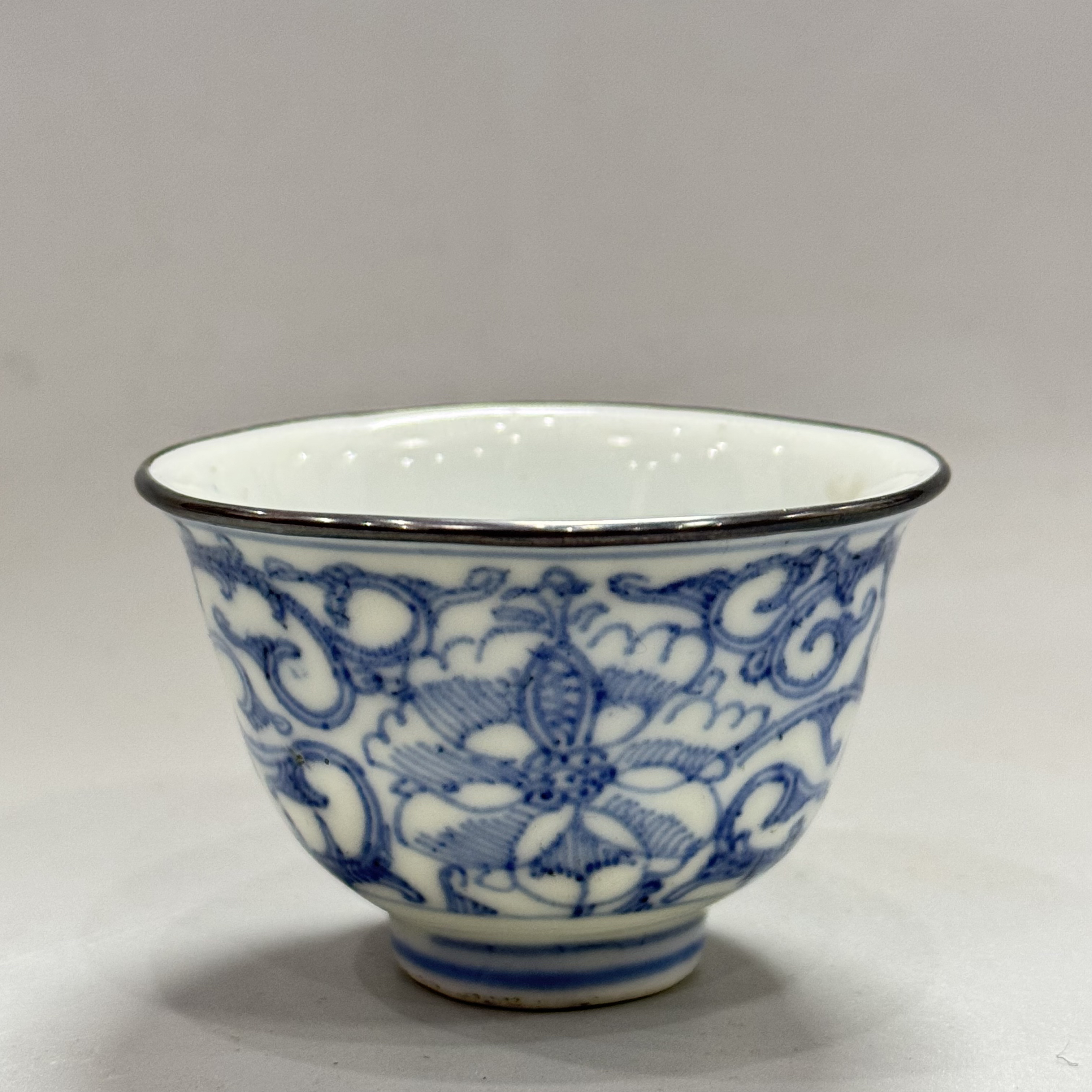 德化 青花线描缠枝花卉纹杯 包银口 口径7 