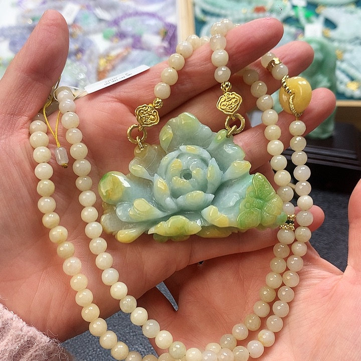 翡翠颈饰未镶嵌吊坠