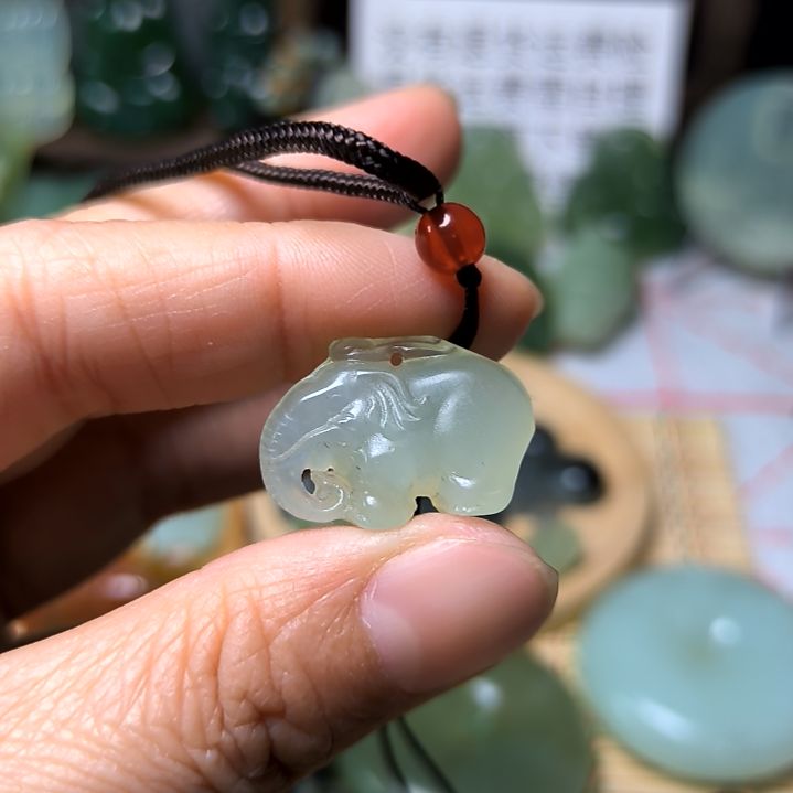 蛇纹石玉颈饰未镶嵌