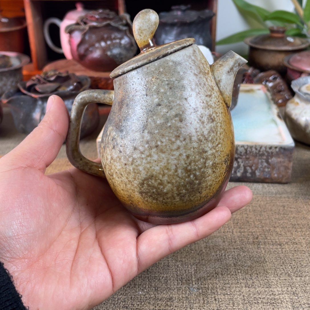 傲娇壶。 柴烧。 容量220