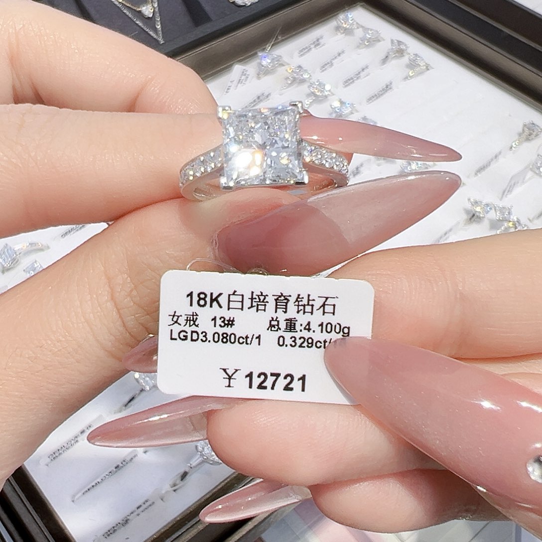 实验室培育钻石18K金镶嵌3.08ct 13圈IGI 证书