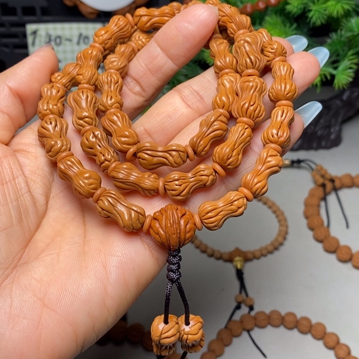 王***）桃核手串花生脖挂