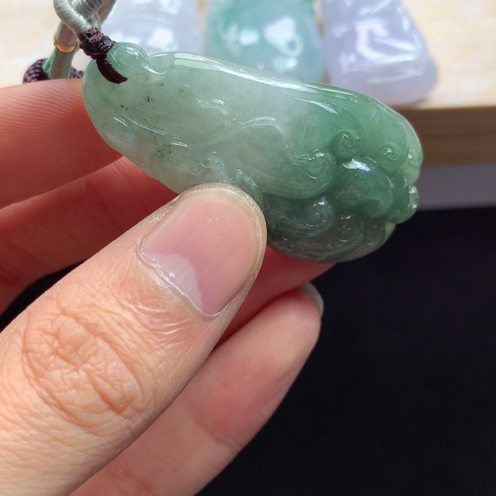 翡翠未镶嵌颈饰吊坠