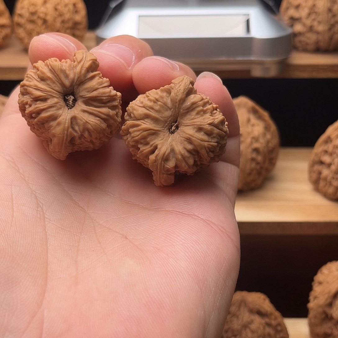 文玩核桃吊坠33凹底