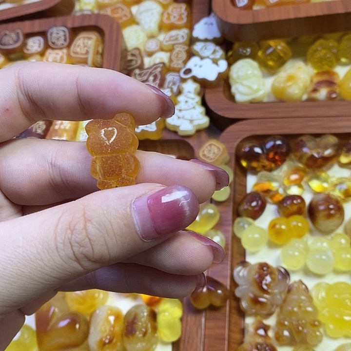 琥珀未镶嵌珠宝奇石原皮小熊