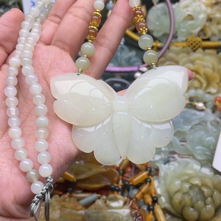 蛇纹石玉吊坠合金