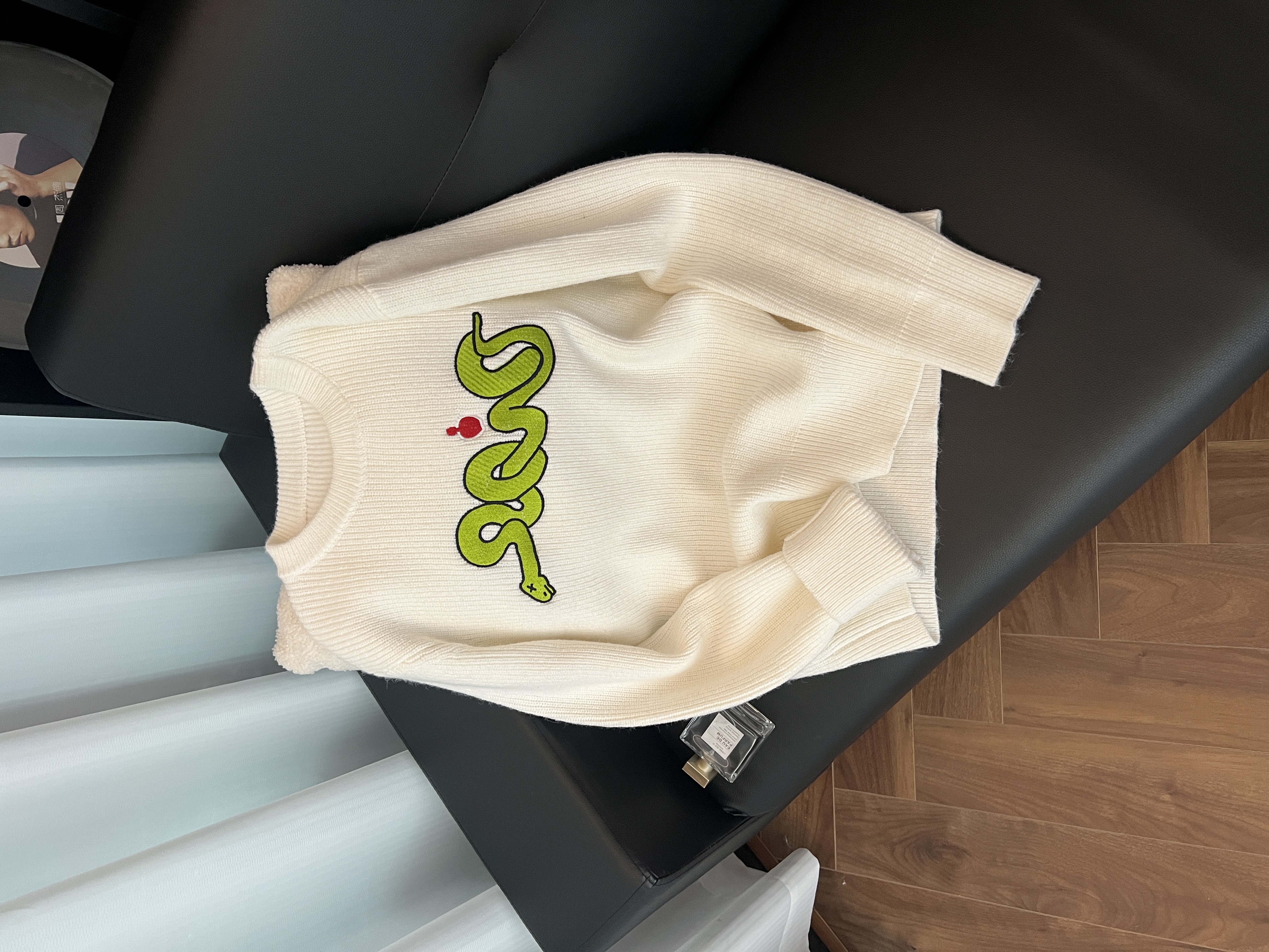 KAISIO秋冬时尚圆领长袖刺绣字母毛针百搭厚款保暖织衫2501005