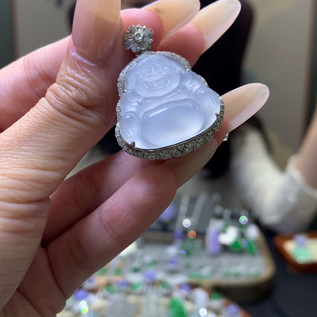 颈饰18K金镶嵌翡翠