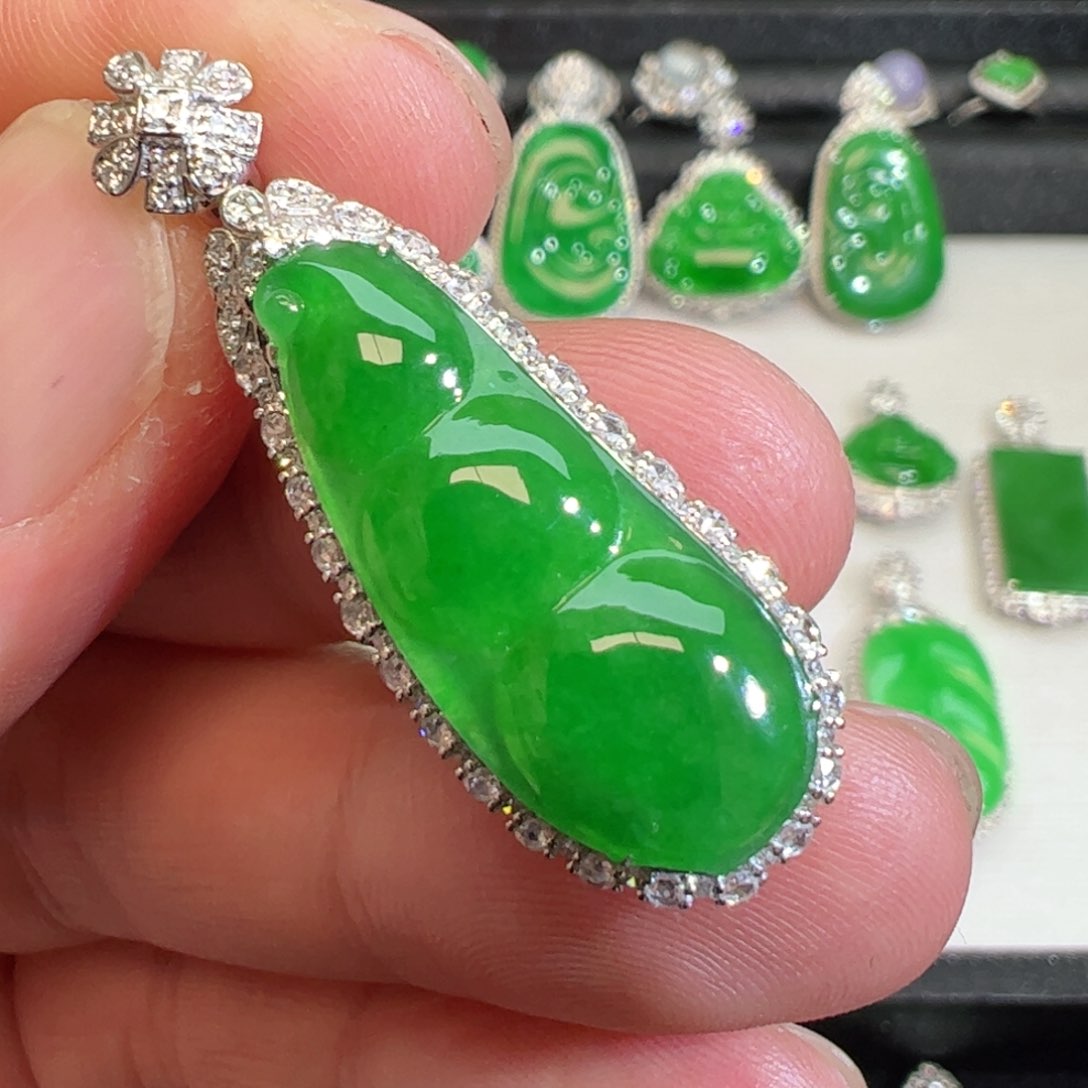 翡翠吊坠(不含链)18K金镶嵌